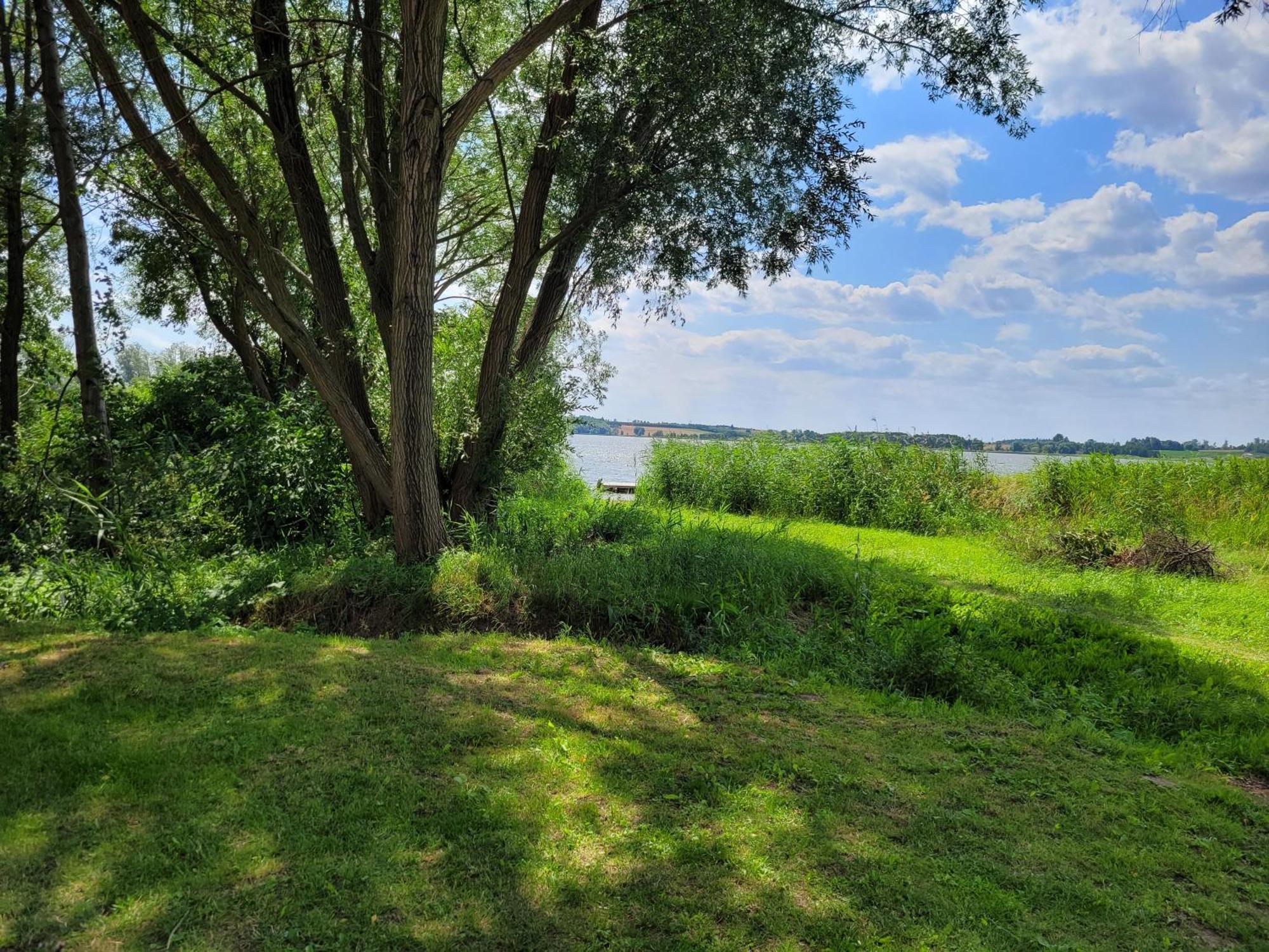 Domek Nad Jeziorem Przy Lini Brzegowej Gorowychy, Pomorze Eksteriør billede